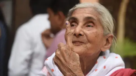 843 elderly people voted sitting at home in Gurugram, those going to polling centers will get this facility